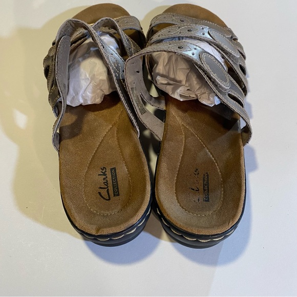 Clarks golden adjustable hook/loop sandals, GUC, may be leather size 10W see pic - Picture 8 of 11